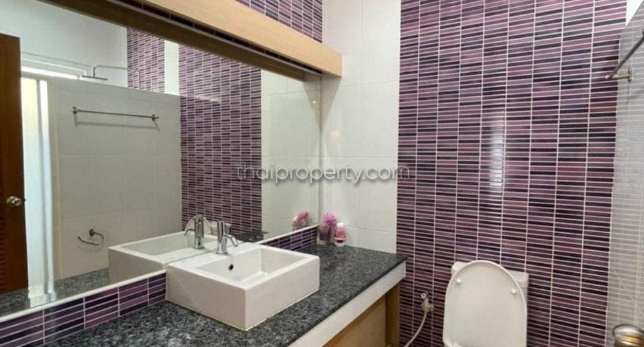 Haus zur Miete mit 3 Zimmer in Bang Lamung, Chonburi