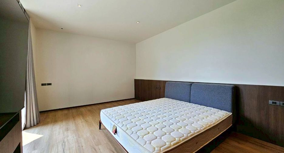 For rent 3 bedrooms condo in Watthana, Bangkok