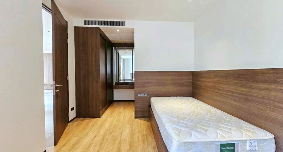 For rent 3 bedrooms condo in Watthana, Bangkok