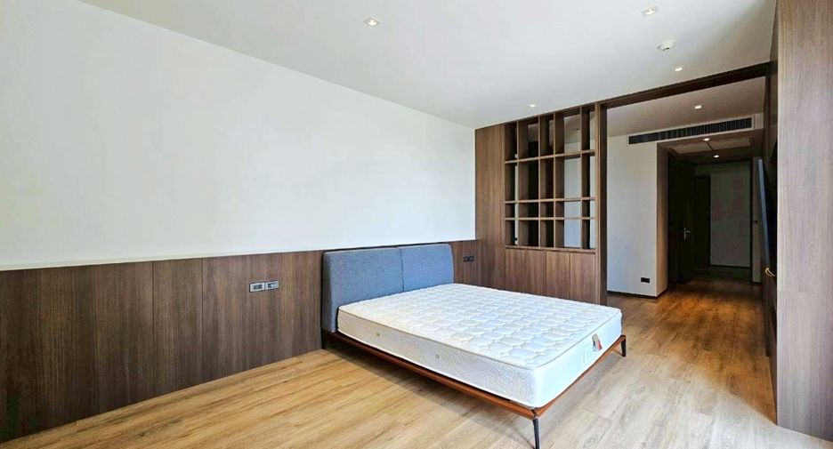 For rent 3 bedrooms condo in Watthana, Bangkok