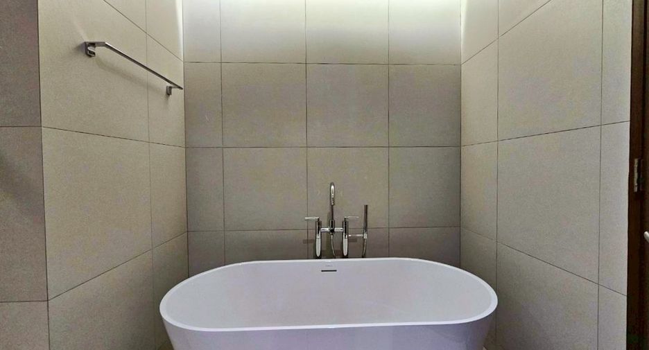 For rent 3 bedrooms condo in Watthana, Bangkok