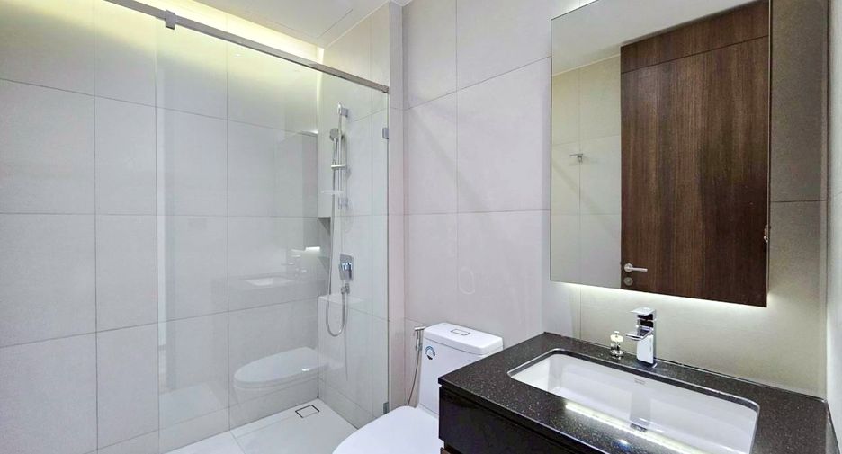 For rent 3 bedrooms condo in Watthana, Bangkok