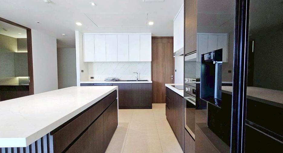 For rent 3 bedrooms condo in Watthana, Bangkok