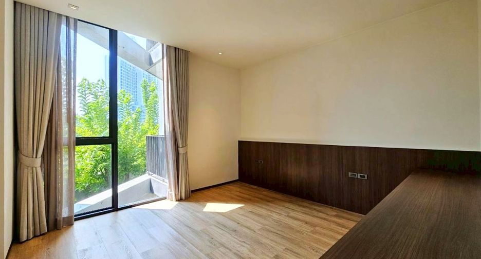 For rent 3 bedrooms condo in Watthana, Bangkok