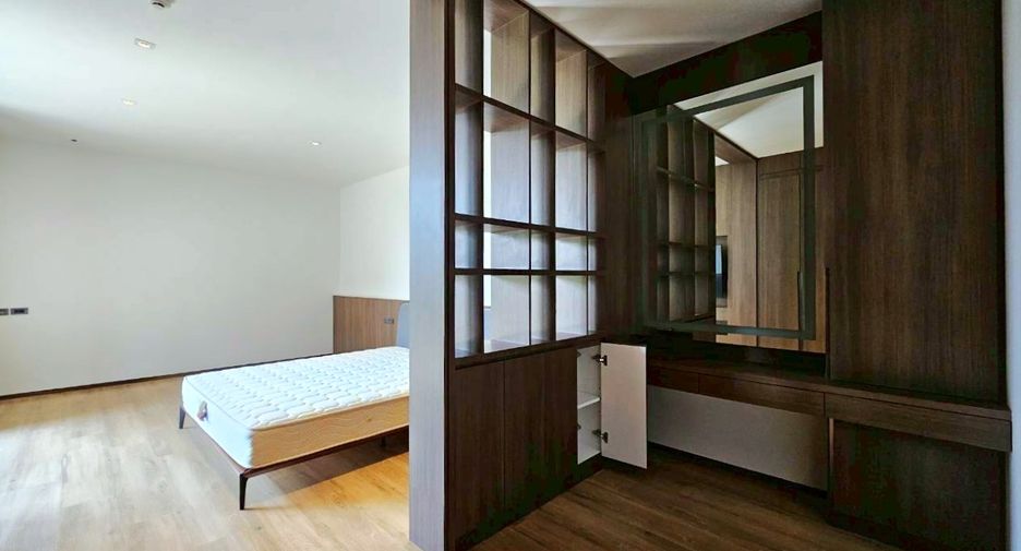 For rent 3 bedrooms condo in Watthana, Bangkok