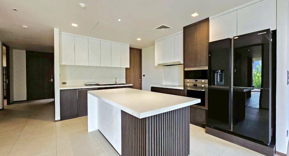 For rent 3 bedrooms condo in Watthana, Bangkok