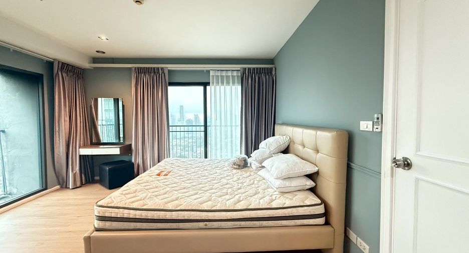 For rent and for sale 3 bedrooms condo in Khlong Toei, Bangkok
