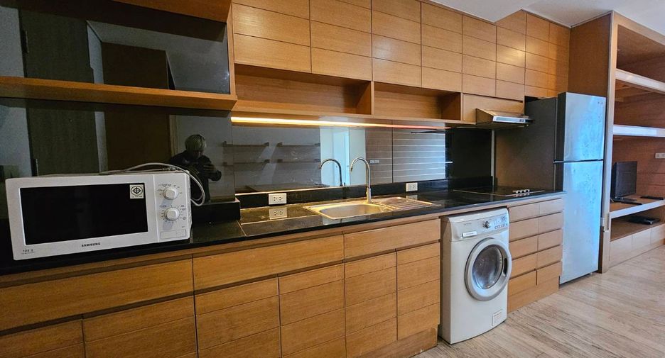 For rent 2 bedrooms condo in Khlong Toei, Bangkok