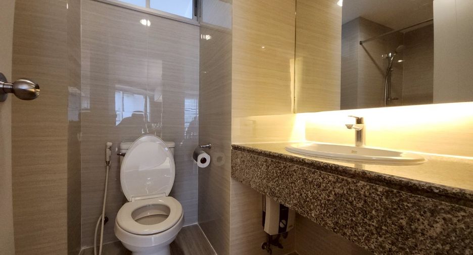 Wohnung zur Miete mit 3 Zimmer in Yan Nawa, Bangkok