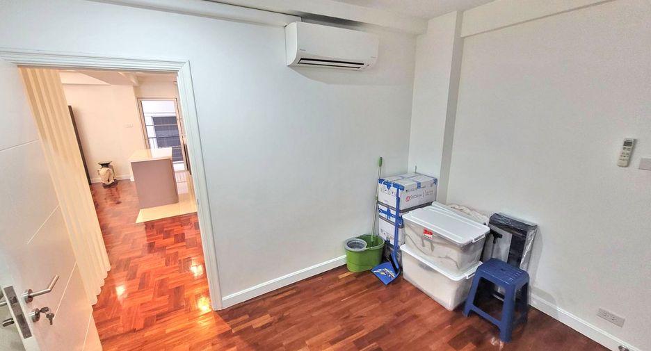 ให้เช่า 3 ห้องนอน คอนโด ใน คลองเตย, กรุงเทพฯ