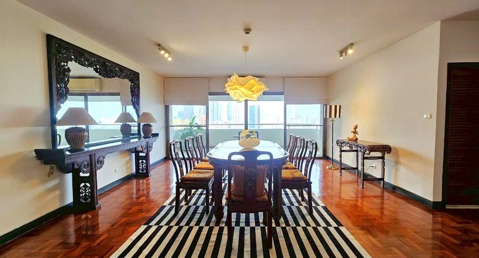 À louer 3 chambres condo à Watthana, Bangkok