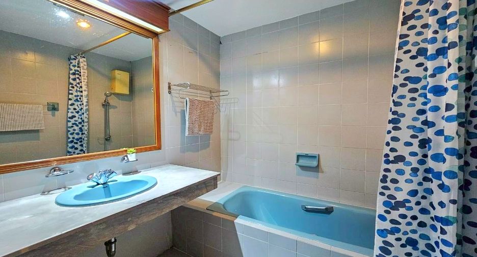 À louer 3 chambres condo à Watthana, Bangkok