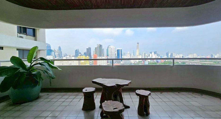 À louer 3 chambres condo à Watthana, Bangkok