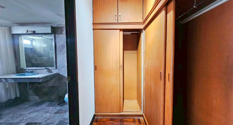 À louer 3 chambres condo à Watthana, Bangkok