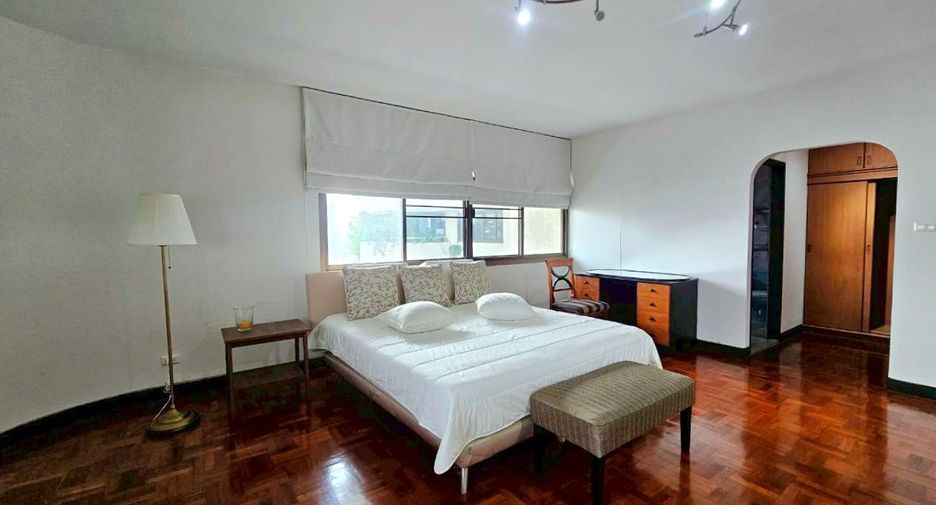 À louer 3 chambres condo à Watthana, Bangkok