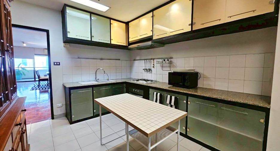 À louer 3 chambres condo à Watthana, Bangkok