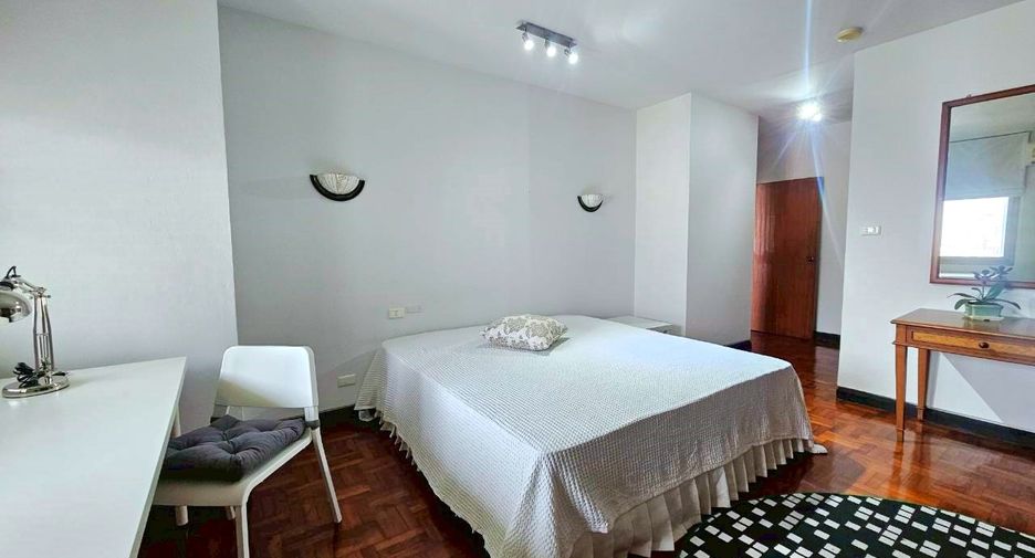 À louer 3 chambres condo à Watthana, Bangkok