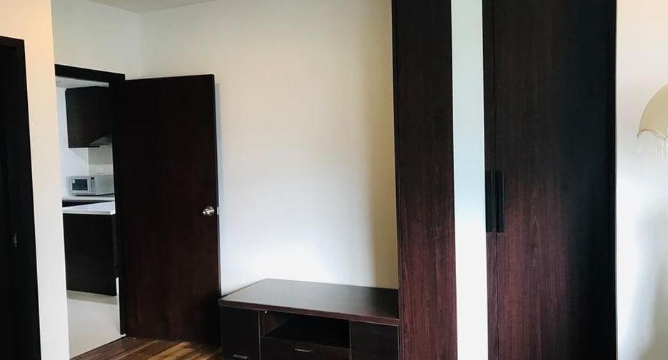 For rent 2 bedrooms condo in Pathum Wan, Bangkok