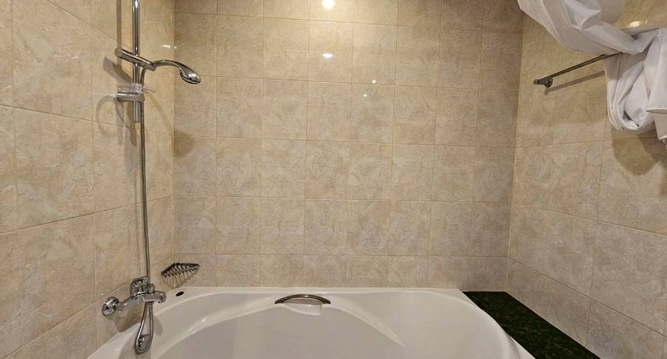 Wohnung zur Miete mit 2 Zimmer in Pathum Wan, Bangkok
