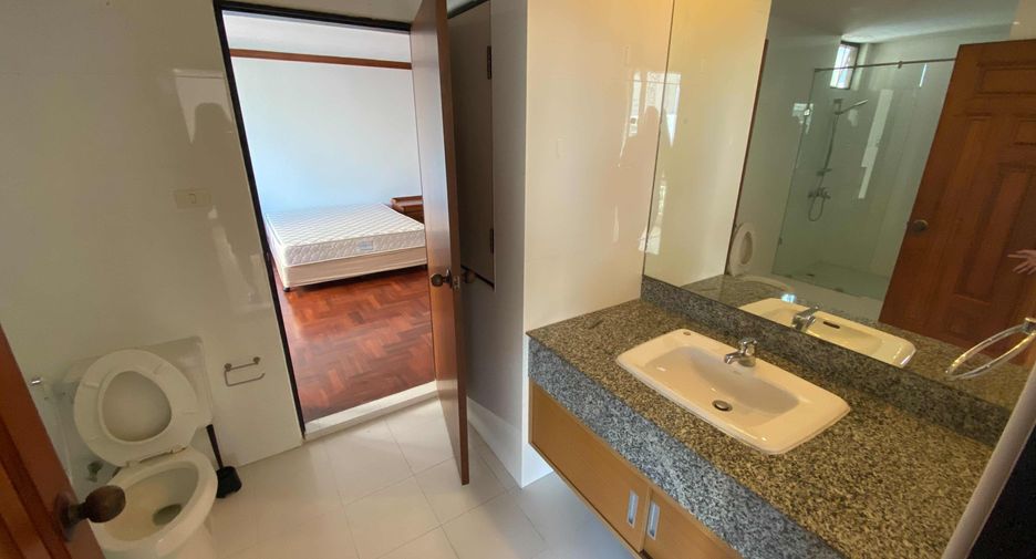 À louer 3 chambres condo à Khlong Toei, Bangkok