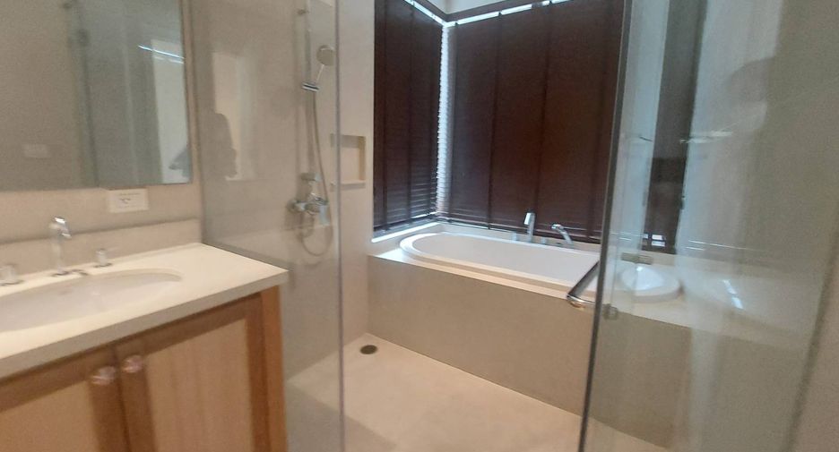 For rent 2 bedrooms condo in Khlong Toei, Bangkok
