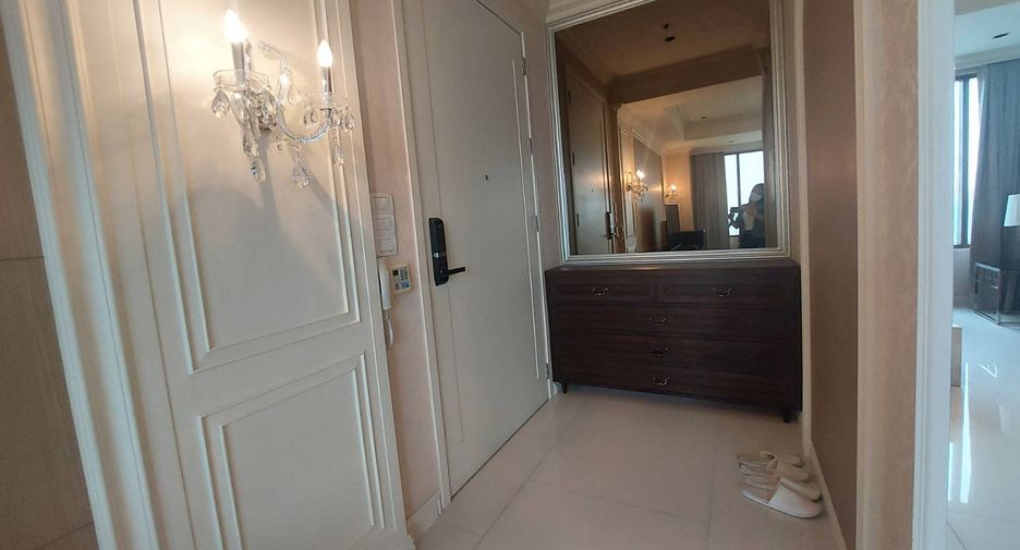 For rent 2 bedrooms condo in Khlong Toei, Bangkok