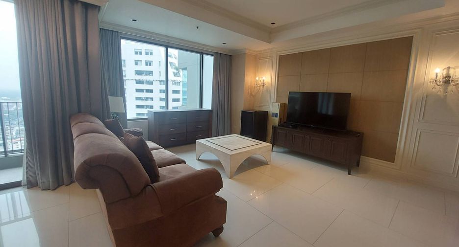 For rent 2 bedrooms condo in Khlong Toei, Bangkok