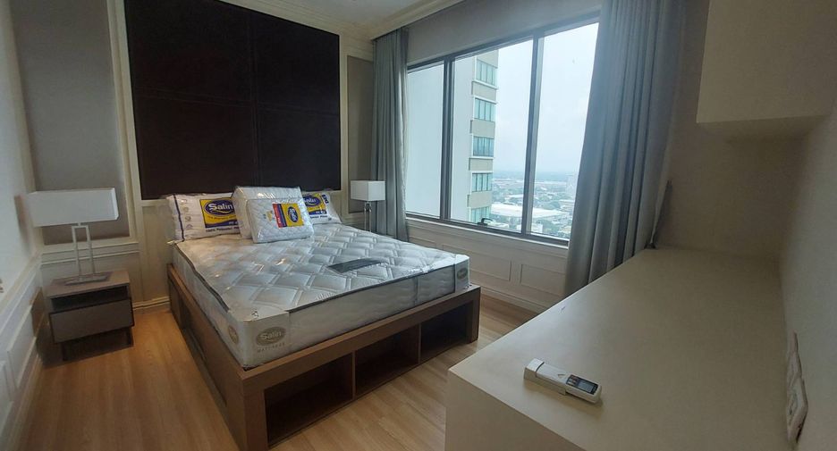 For rent 2 bedrooms condo in Khlong Toei, Bangkok