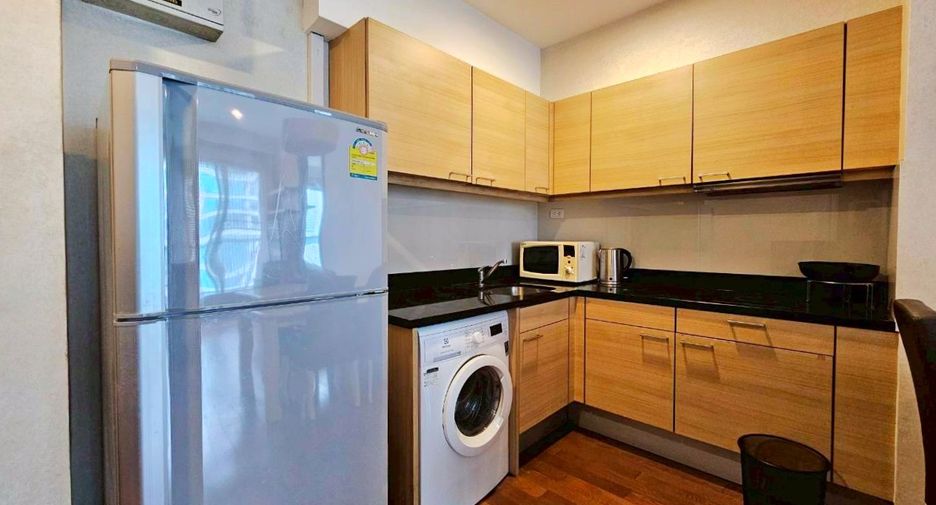 For rent 2 bedrooms condo in Pathum Wan, Bangkok