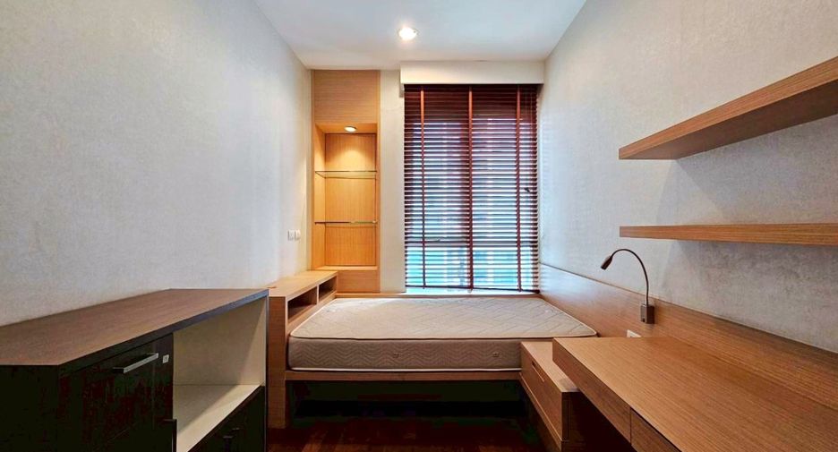 For rent 2 bedrooms condo in Pathum Wan, Bangkok
