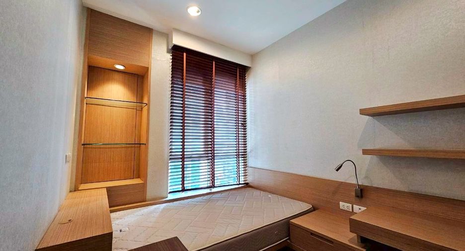 For rent 2 bedrooms condo in Pathum Wan, Bangkok