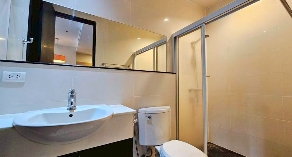 For rent 2 bedrooms condo in Pathum Wan, Bangkok