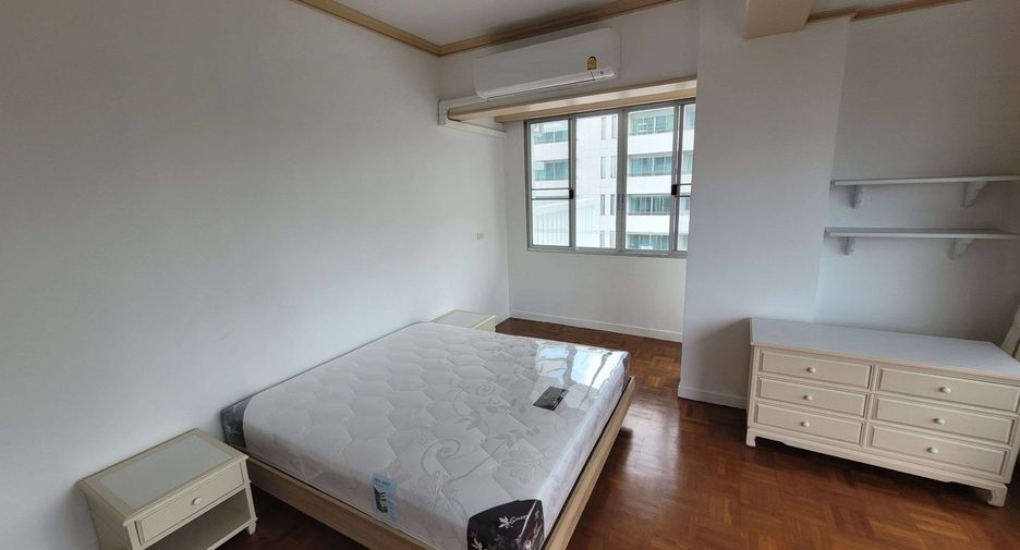For rent 3 bedrooms condo in Watthana, Bangkok