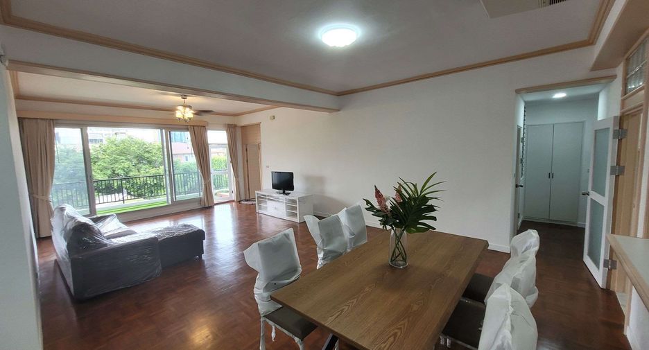 For rent 3 bedrooms condo in Watthana, Bangkok