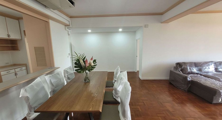 For rent 3 bedrooms condo in Watthana, Bangkok