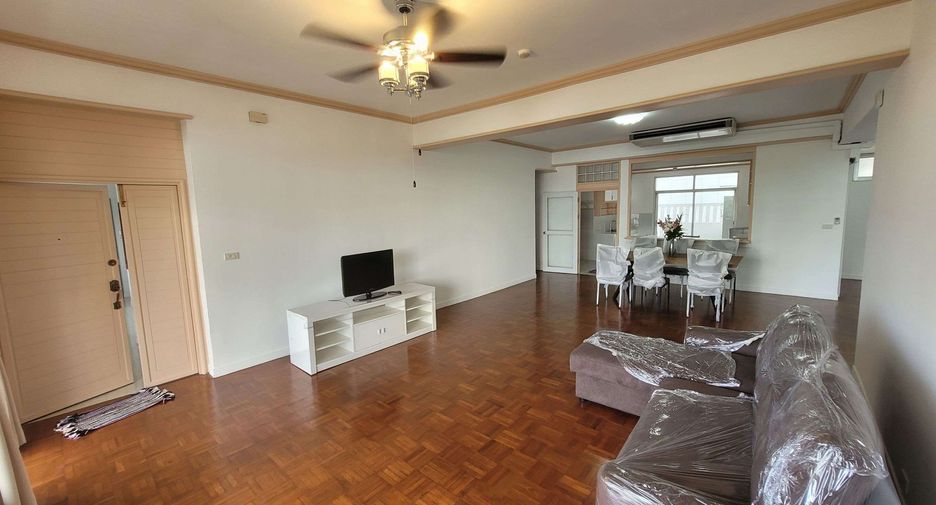 For rent 3 bedrooms condo in Watthana, Bangkok