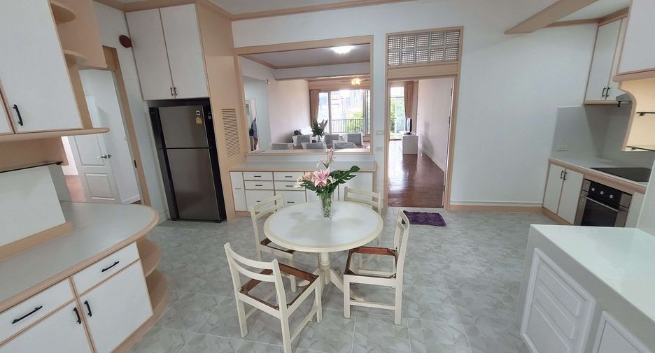 For rent 3 bedrooms condo in Watthana, Bangkok