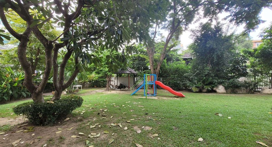 For rent 3 bedrooms condo in Watthana, Bangkok