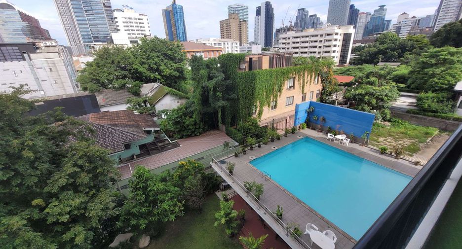 For rent 3 bedrooms condo in Watthana, Bangkok