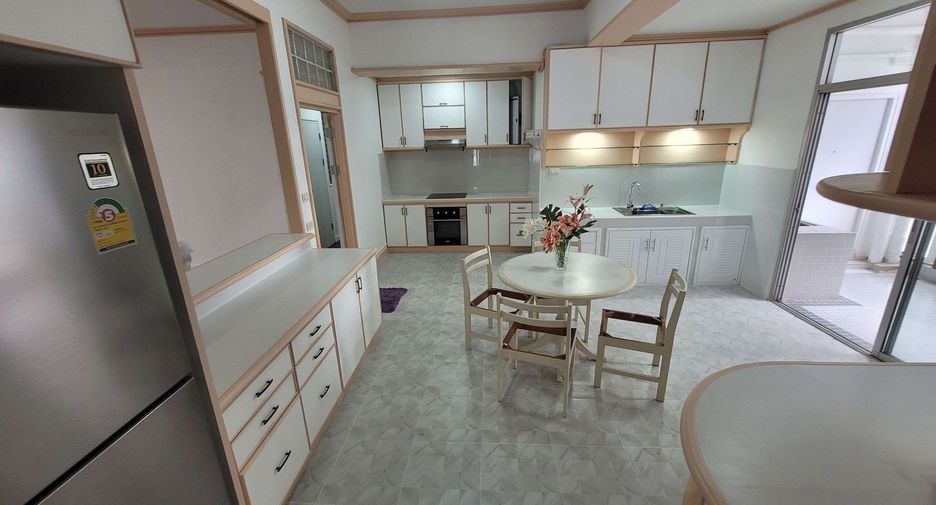 For rent 3 bedrooms condo in Watthana, Bangkok