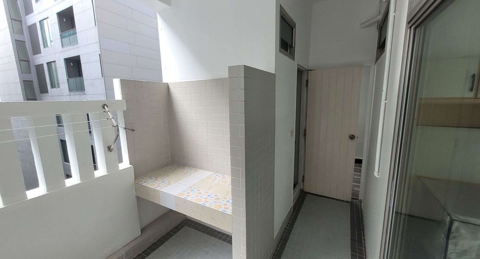 For rent 3 bedrooms condo in Watthana, Bangkok
