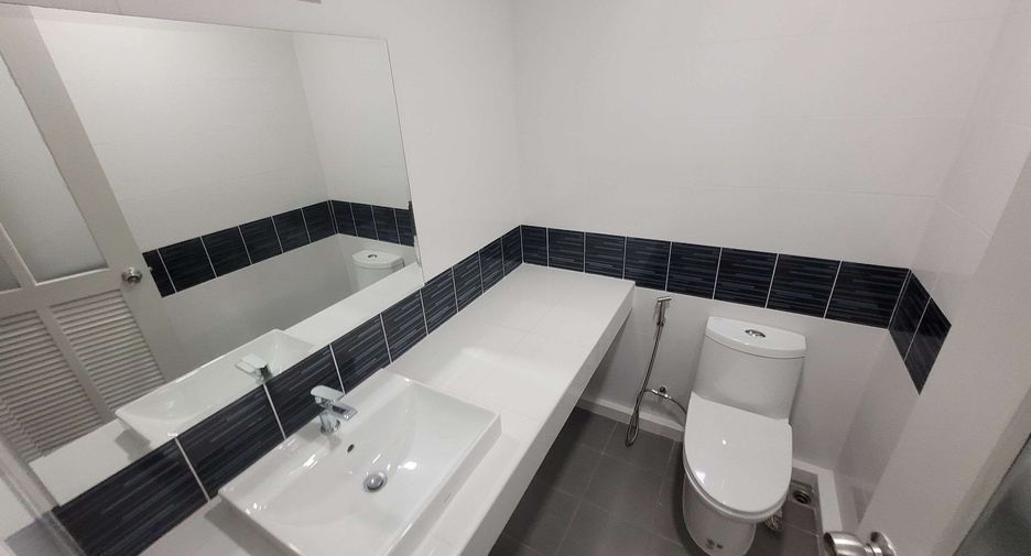 For rent 3 bedrooms condo in Watthana, Bangkok