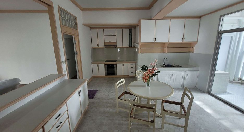 For rent 3 bedrooms condo in Watthana, Bangkok