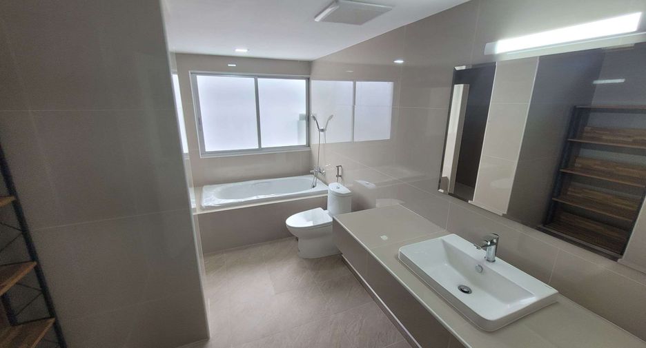 For rent 3 bedrooms condo in Watthana, Bangkok