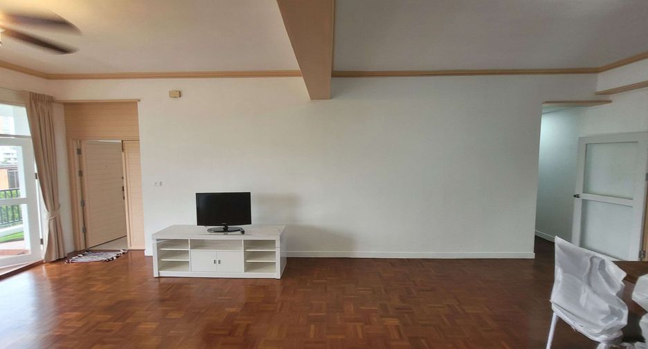 For rent 3 bedrooms condo in Watthana, Bangkok