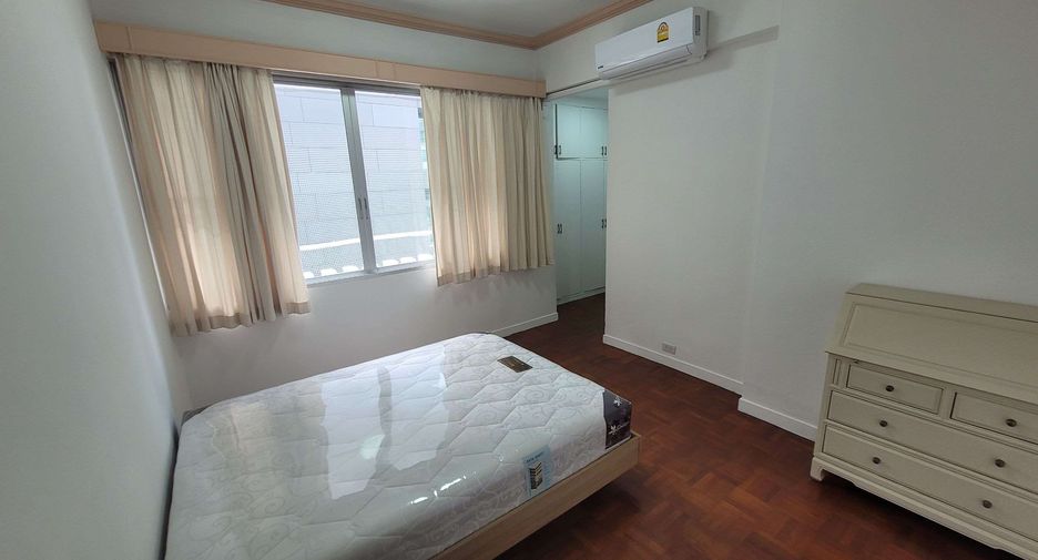 For rent 3 bedrooms condo in Watthana, Bangkok