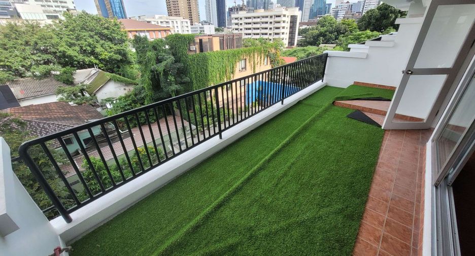For rent 3 bedrooms condo in Watthana, Bangkok