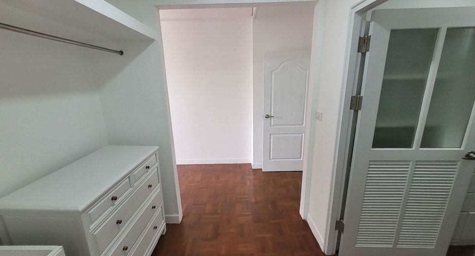 For rent 3 bedrooms condo in Watthana, Bangkok