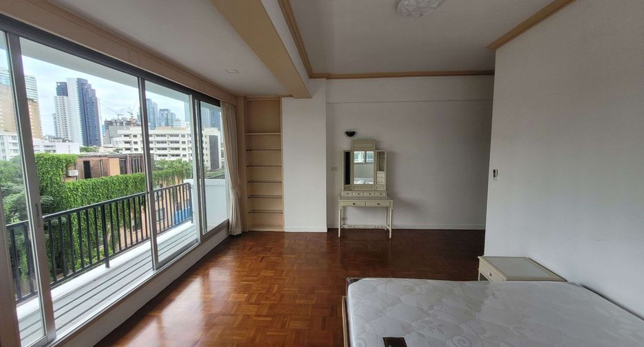 For rent 3 bedrooms condo in Watthana, Bangkok