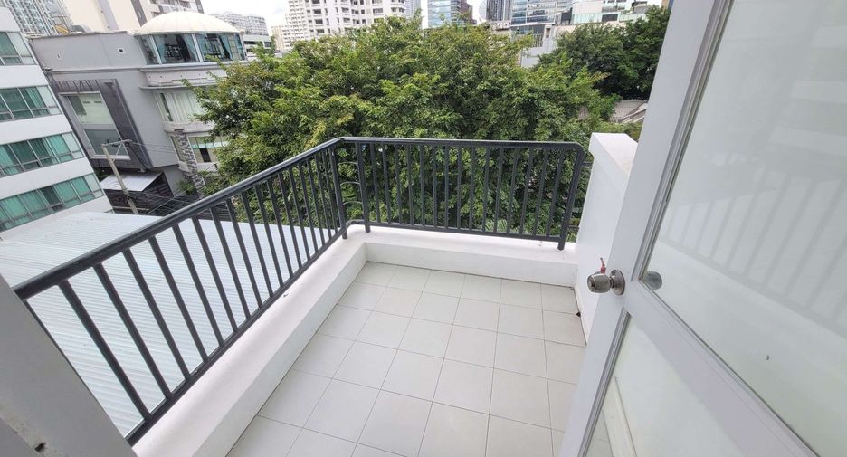 For rent 3 bedrooms condo in Watthana, Bangkok